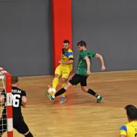 Med strelce bi se lahko vpisal kapetan Tilen Kamenčić, a mu je 
veselje preprečil gostujoči reprezentančni vratar Nejc Berzelak