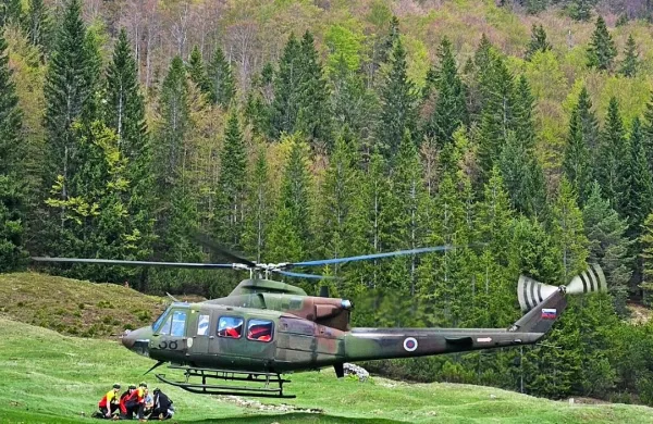 Letalska nesreča se je zgodila na območju nekdanjega plazu Stože 
pod Mangartom.