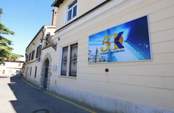 Zgradba koprske televizije v starem mestnem jedru Kopra