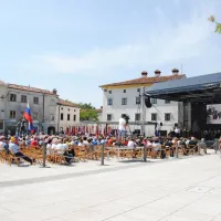 S proslavo na Lavričevem trgu v Ajdov&scaron;čini obeležili 80. obletnico ustanovitve prve slovenske vlade