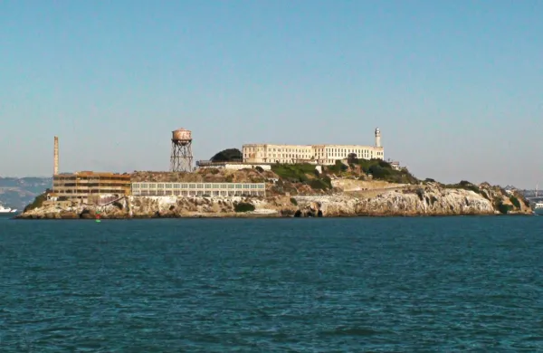 Ameriški predsednik Donald Trump je  napovedal obnovo in 
ponovno odprtje nekdanjega zloglasnega zapora Alcatraz.