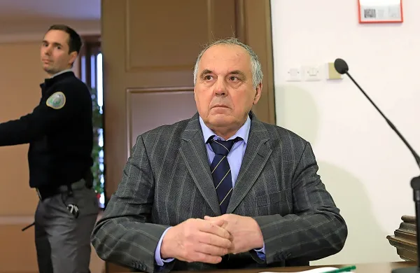 Državno odvetništvo v odgovoru na tožbo Milka Noviča navaja, da 
niso pravilna zatrjevanja o tem, da je bil kar sedem let neutemeljeno v kazenskem postopku. 