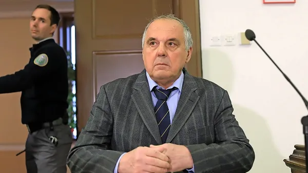 Državno odvetništvo v odgovoru na tožbo Milka Noviča navaja, da 
niso pravilna zatrjevanja o tem, da je bil kar sedem let neutemeljeno v kazenskem postopku. 