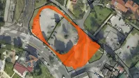  Za zemljišče, ki ga je občina na dražbi ponujala za 1,04 milijona 
evrov, je najvišjo ceno in sicer 2,5 milijona evrov, ponudila družba 
Vejsila Hota FH Invest.