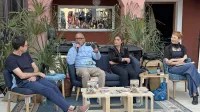 Enrico Frattasio, Erry (drugi z leve) in avtorica knjige Simona 
Frasca (druga z desne) s članoma ekipe festivala Toons & Tunes 
