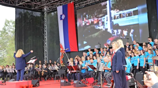 Vstajenje Primorske (Vstala Primorska) je vselej vrhunec praznovanj pomembnih političnih obletnic v primorskih krajih.