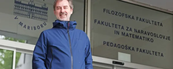 Prof. dr. Gorazd Bajc je zgodovinar iz Trsta, ki poučuje na Filozofski 
fakulteti Univerze v Mariboru.
