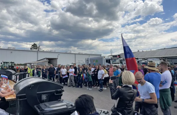 Zaposleni v Marjetici Koper so po seji sveta delavcev v sodelovanju 
s Sindikatom komunale, varovanja in poslovanja z nepremičninami Slovenije sklicali novinarsko konferenco, na kateri so izrazili 
odločno nasprotovanje ustanovitvi javnega holdinga občinskih 
podjetij pod okriljem Mestne občine Koper.