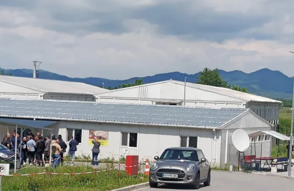 Državni sekretar na ministrstvu za delo Dan Juvan je danes 
ponovno obiskal delavce Yapi Merkezija v Orehku, kjer jim je s 
predstavniki Infotočke za tujce Zavoda za zaposlovanje predstavil 
možnosti, ki jih nudijo v Sloveniji.