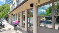 Legendarna restavracija in kavarna Pecivo je naprodaj za 850.000 
evrov.