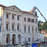 Na streho Pomorskega muzeja že postavili kupolo (FOTO)