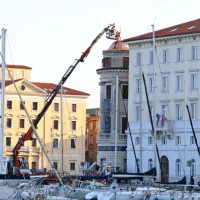 Na streho Pomorskega muzeja že postavili kupolo (FOTO)