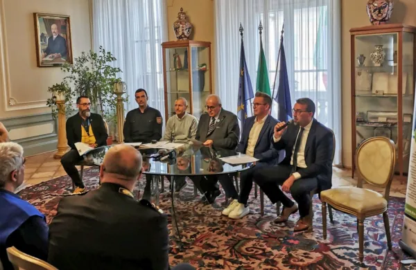 Na današnji  novinarski konferenci v Gorici so ob predstavitvi vaje 
še posebej izpostavili birokratske ovire v obeh državah, ki včasih 
onemogočajo pomoč oziroma sodelovanje reševalnih služb iz 
Italije in Slovenije.