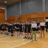 Na zaključnem turnirju najboljše četverice so v novogoriški mestni 
dvorani danes tekmovali domači učenci, osnovnošolci iz Idrije, 
Maribora in Ptuja.