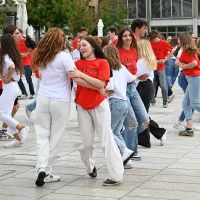 V Novi Gorici in Ajdov&scaron;čini odplesali maturantsko četvorko (VIDEO)