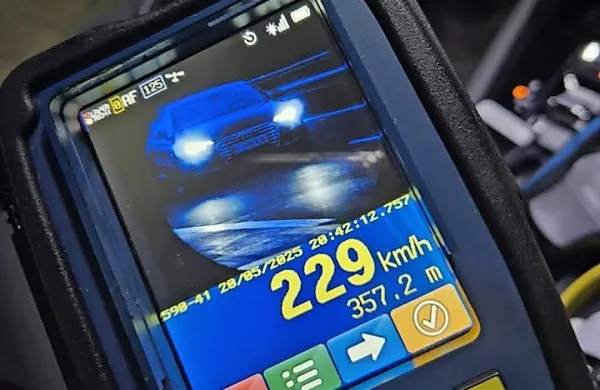 Po avtocesti drvel kar 229 km/h. Kolik&scaron;na je kazen?