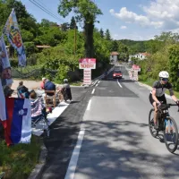 Sledil bo vzpon na Rafut, kjer so navijači Primoža Rogliča že zjutraj 
zasedli nekatere položaje.