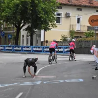 Primož Roglič in njegovo moštvo bo imelo danes podporo na 
asfaltu in ob njem.