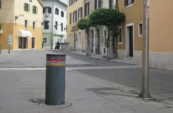 Koper: dostop do Staničevega trga in Tominčeve ulice samo &scaron;e na podlagi prepoznave registrskih oznak
