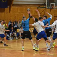 Za MRK Nova Gorica je največ zadetkov dosegel David Širca 
(prejema podajo od Davida Vasića).