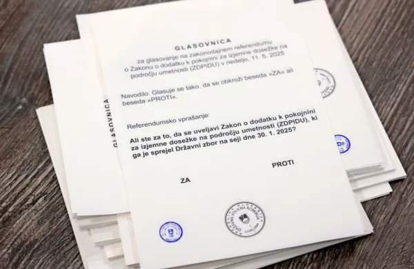Na zakonodajnem referendumu o zakonu o dodatku k pokojnini za 
izjemne dosežke na področju umetnosti je glasovalo 25,99 odstotka vseh volilnih upravičencev, od teh je proti glasovalo 92,53 
odstotka udeležencev.