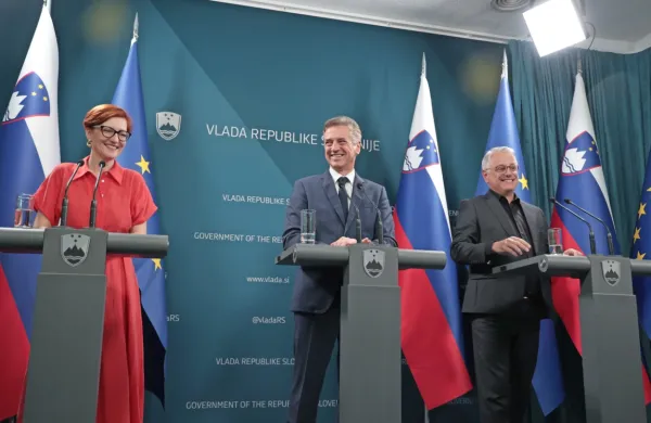 V vladni koaliciji so prepričani, da predčasnih volitev ne bo in bo 
koalicija zdržala ne le do volitev, ampak si bodo tudi vnaprej 
prizadevali, da Slovenja ohrani levosredinsko vlado. Na fotografiji: 
Asta Vrečko, Robert Golob in Matjaž Han. 