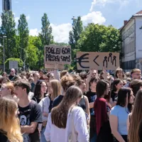 V sredi&scaron;ču Ljubljane shod v podporo srbskim &scaron;tudentom (FOTO)