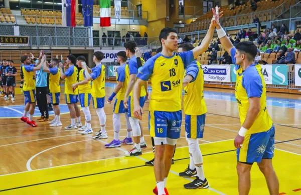 Koprski rokometaši si bodo proti Radovljici poskušali priigrati 
obstanek v prvi A ligi. 