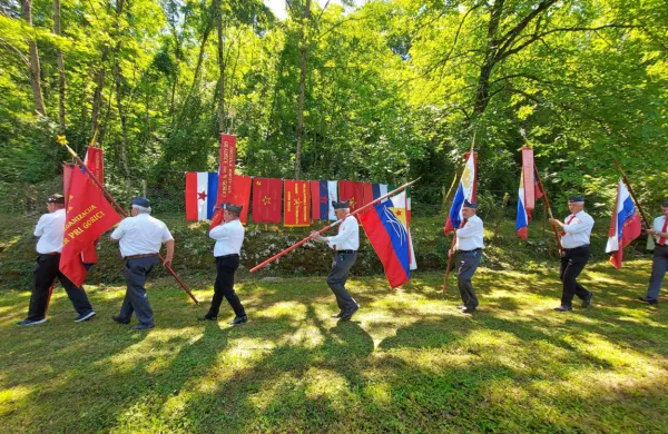 Vini&scaron;če: obeležje spominja na požig vasi maja 1944 in na pogum domačinov