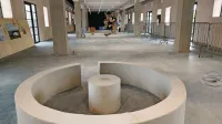 

V centru EPIC so včeraj popoldne še  postavljali razstavo mednarodnega bienala mladih.