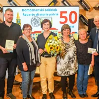 Oddelek za domoznanstvo in knjižno dedi&scaron;čino ob 50. obletnici delovanja z jubilejno knjižico (FOTO)