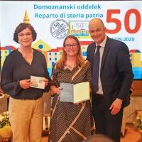Oddelek za domoznanstvo in knjižno dedi&scaron;čino ob 50. obletnici delovanja z jubilejno knjižico (FOTO)