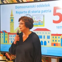 Oddelek za domoznanstvo in knjižno dedi&scaron;čino ob 50. obletnici delovanja z jubilejno knjižico (FOTO)