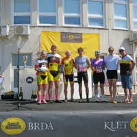 Najštevilnejša družina maratona je bila družina Kerpan, ki kolesari 
v dresih KD Brda. 