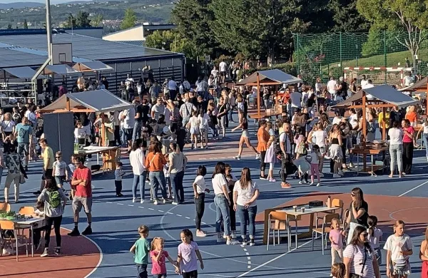 Učenci,  starši in zaposleni na OŠ Antona Ukmarja so  ustvarili 
zanimiv ter znanja in zabave poln večer.