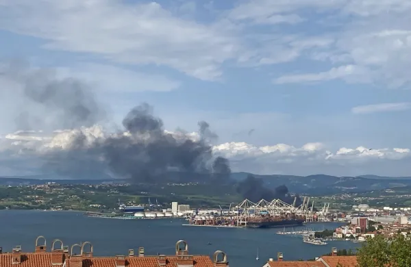 Gost, črn dim je bil viden daleč naokoli.