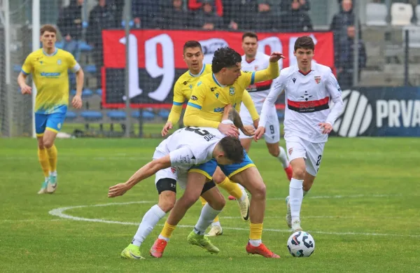 Koprčani (v rumeno-modrih dresih) in Ajdovci bodo prihodnji 
teden že začeli priprave na novo sezono. 