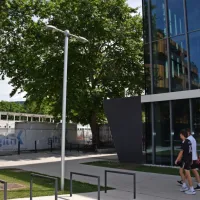 Zimski bazen (desno) bo zelo verjetno moral večji del poletja 
opravljati naloge letnega kopališča v obnavljanju (levo).