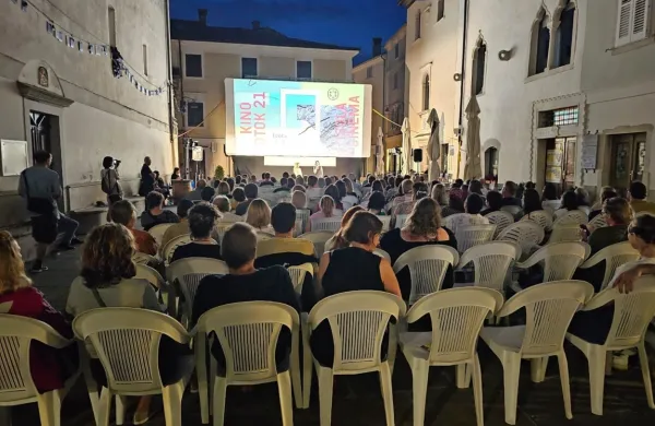 Začel se je Kino Otok