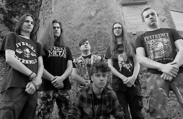 Ghastly Ashes na oder ljubljanskih Križank prinašajo groove 
metal.