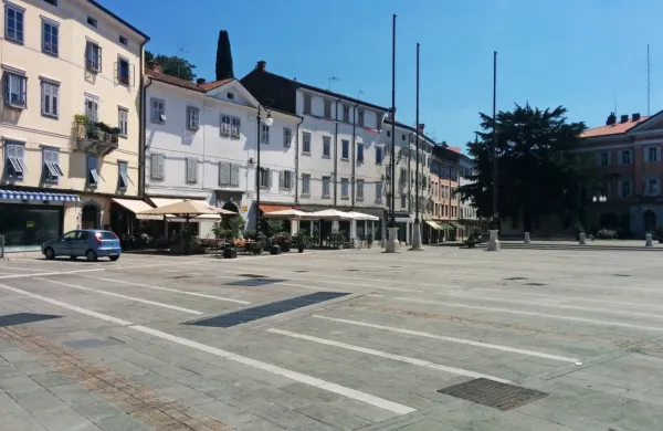 

Uprizoritev se bo začela v soboto, 14. junija,  ob 18. uri na 
osrednjem goriškem trgu Travnik.
