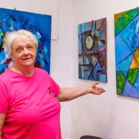 Maja Alessio je ustvarila  že približno 400 umetniških slik in veliko jih je tudi že razdala. 
