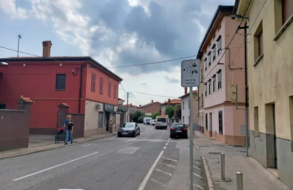 Radarje za merjenje hitrosti bodo  namestili  na izbrane lokacije v 
bližini  šol in ostalih javnih ustanov.