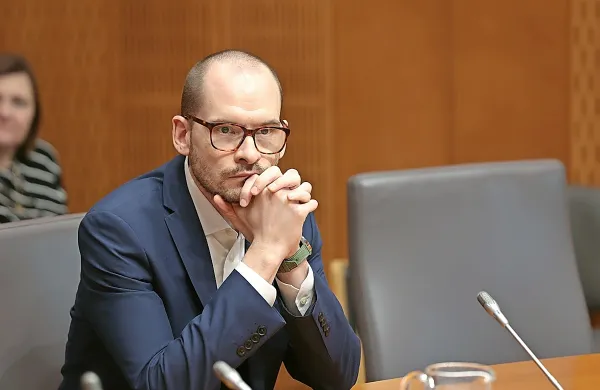 Levica s predlogom za razpis posvetovalnega referenduma o dvigu obrambnih izdatkov