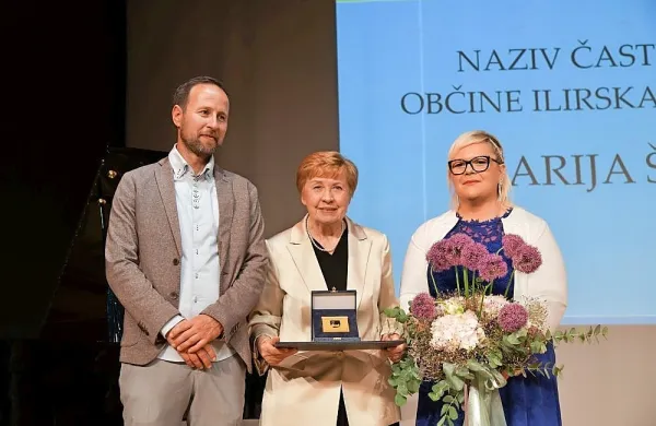 Marija Šlenc Zver (v sredini) je častna občanka Ilirske Bistrice.