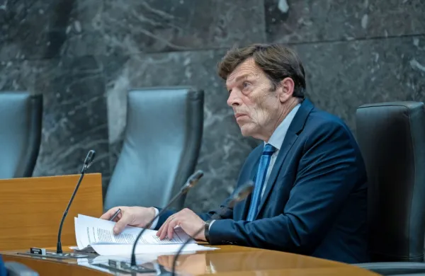  Minister za vzgojo in izobraževanje Vinko Logaj je v odzivu na 
današnje streljanje na šoli v avstrijskem Gradcu poudaril, da so 
slovenske šole varne, pri čemer je ključno preventivno ravnanje.  