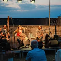 Za vrhunec festivala  je poskrbel premierni nastop glasbene 
skupine Trš.