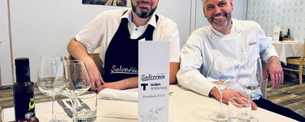 Jan Sinčič (levo, ob njem je Vjekoslav Hederič) iz bertoške  
Salicornie je prejel priznanje za strežbo.