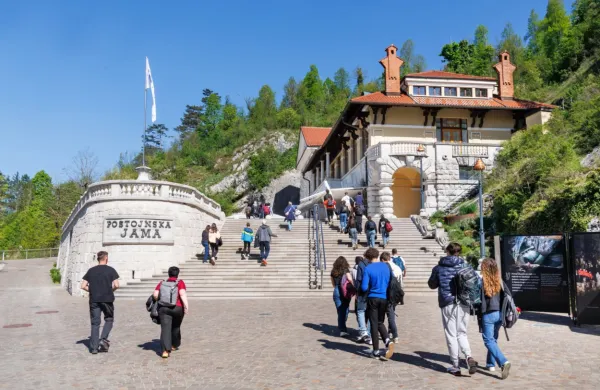 

Družba Postojnska jama je leta 2024 ustvarila več kot 42 milijonov 
evrov prihodkov
