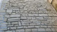 Ulični tlak ob cerkvi Marije zdravja na Punti v Piranu, ki se je 
ohranil v avtentični podobi.